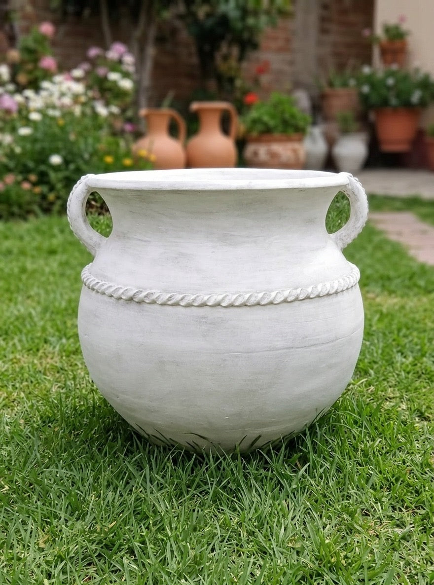 Colonial Heritage Planter